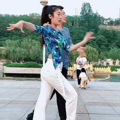 75093/果果不不舞蹈服吉特巴新款上衣夏季水兵舞演出服湖蓝羽毛圆领中袖【9月20日发完】