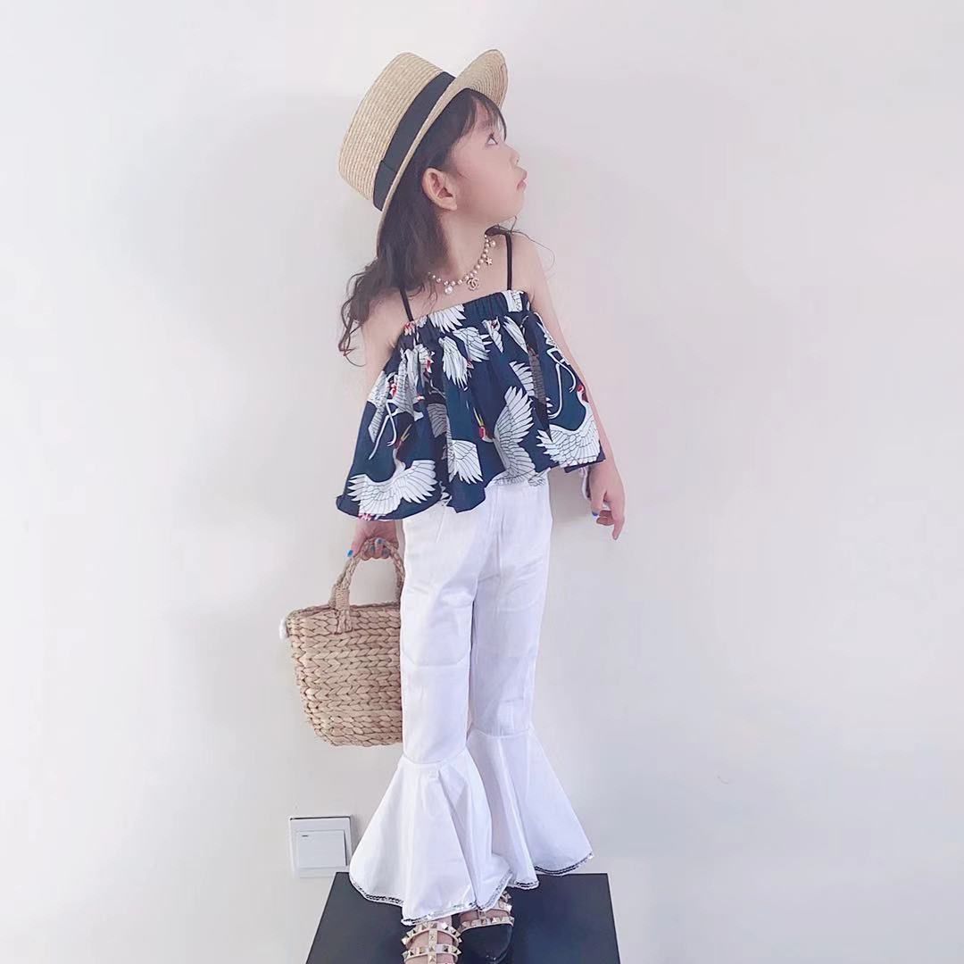 Flickset med off shoulder bandeau topp och vida byxor_voghion.com