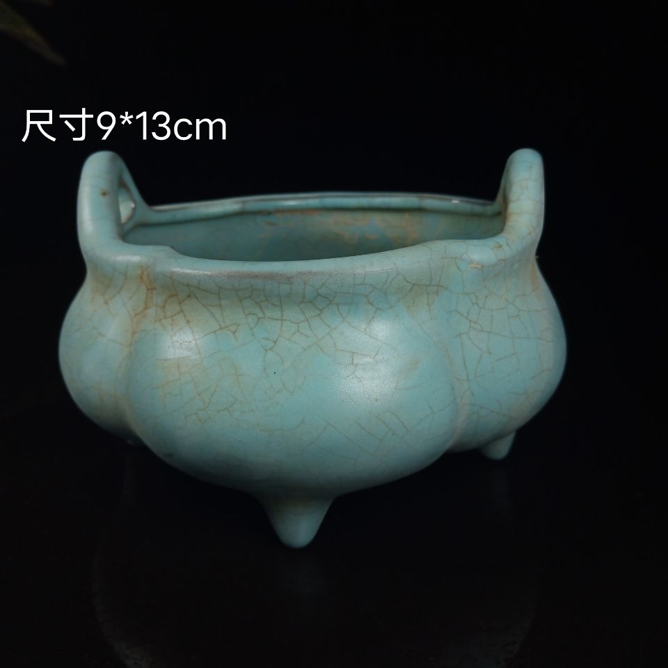 汝瓷双耳三足香炉尺寸9*13cm