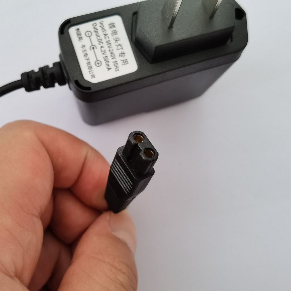 牛王原装充电器4.2v双孔8字带线头灯手电筒充电器