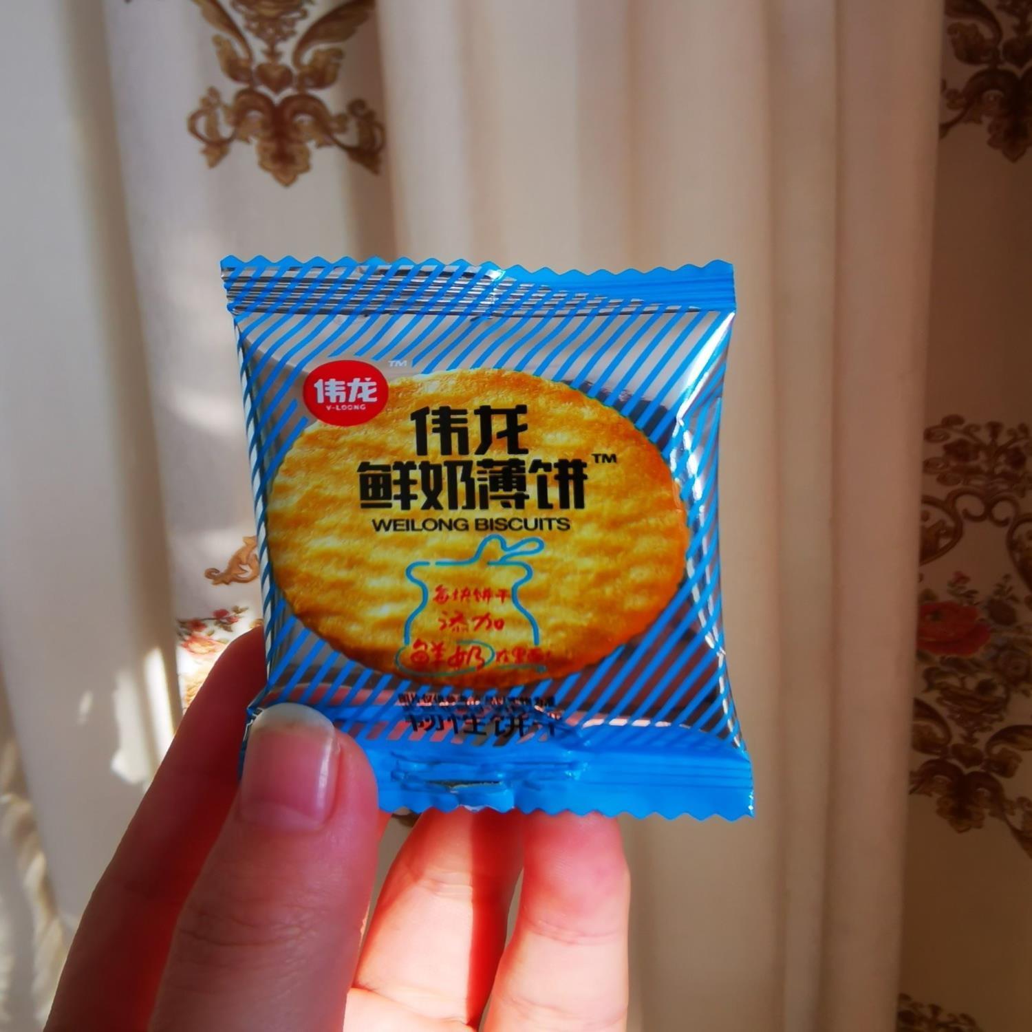 $伟龙鲜奶薄饼180g含糖薄脆薄饼小包饼干包邮脆片散