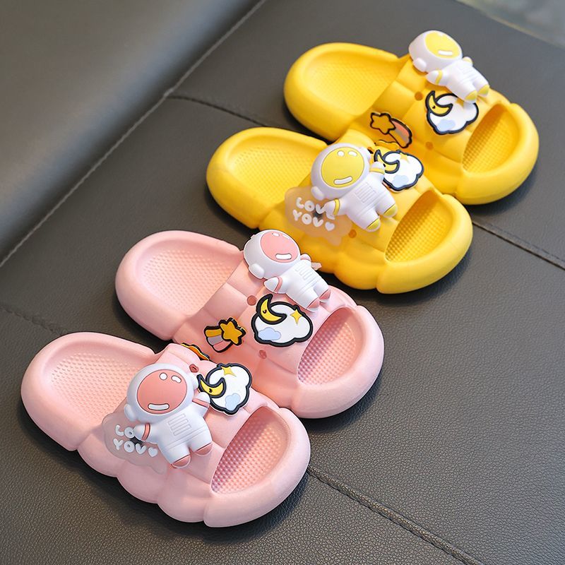 Children's slippers summer boy astronaut children's bathroom wear non-slip slippers for middle-aged and older boys and babies inside and outside the bathroom
