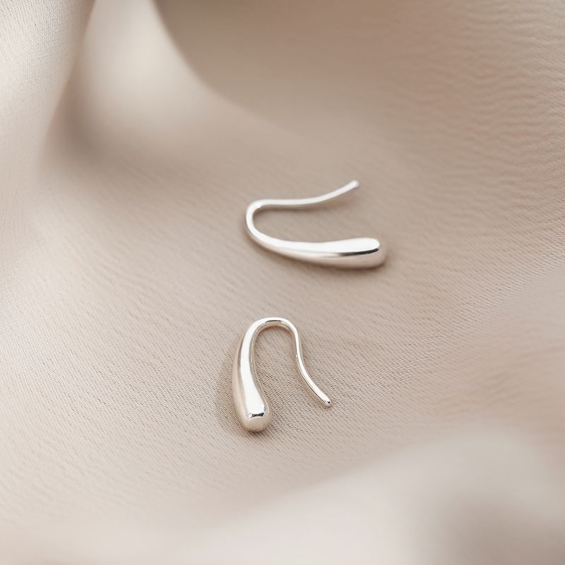 2020 new fashion small silver ear nail sleeping Earrings women cold and cool wind personality simple temperament net red