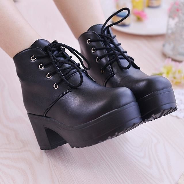 Black and white Japanese uniform shoes cos universal lace up uniform boots thick soled thick heeled boots black and white