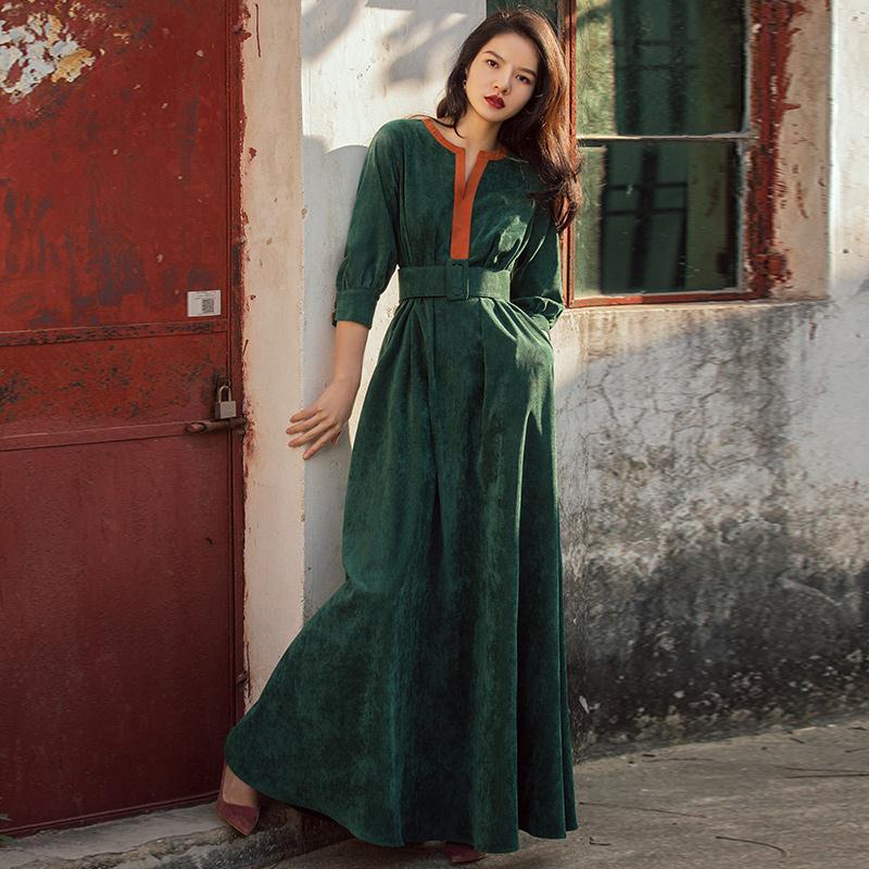 Corduroy dress autumn women Weiya Ji new temperament goddess fan Europe and America retro swing floor long skirt