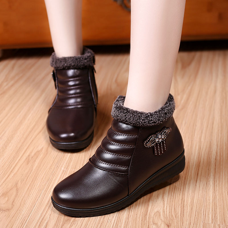 Winter mother's shoes middle-aged and elderly cotton shoes large size warm and comfortable plus velvet non-slip flat soft-soled leather shoes women's short boots