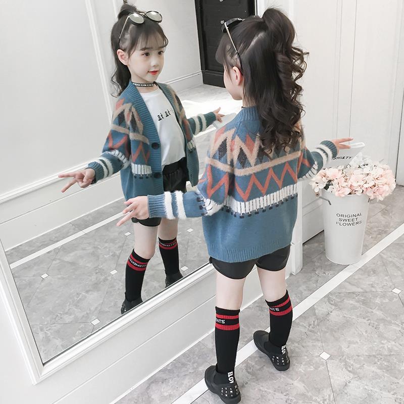 Girls' Knitted cardigan sweater super foreign fashion 2019 new little girl Korean version girl baby spring and autumn thin coat fashion