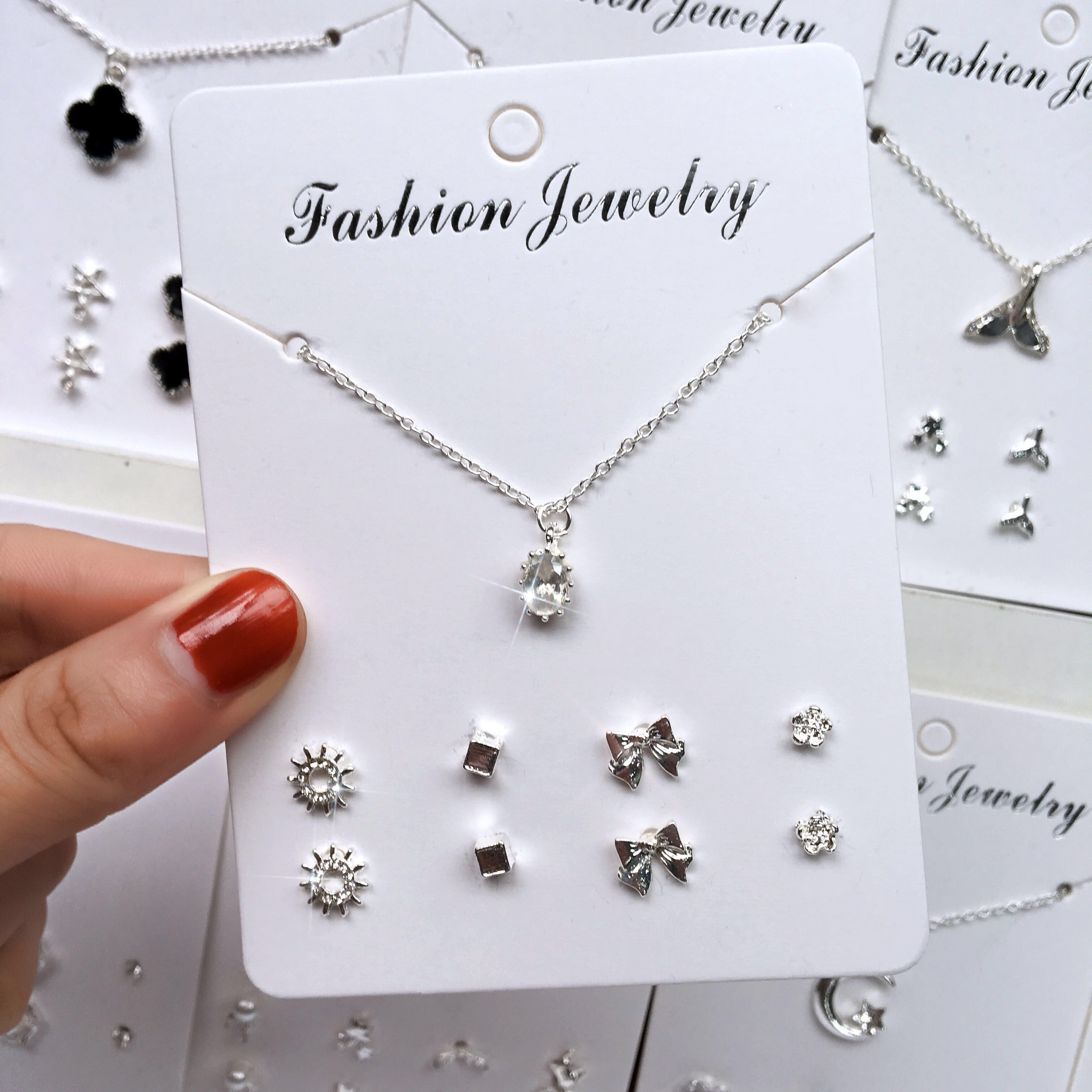 【Necklace and earrings combination】Internet celebrity female student Korean version clavicle chain simple personality earrings pendant combination set