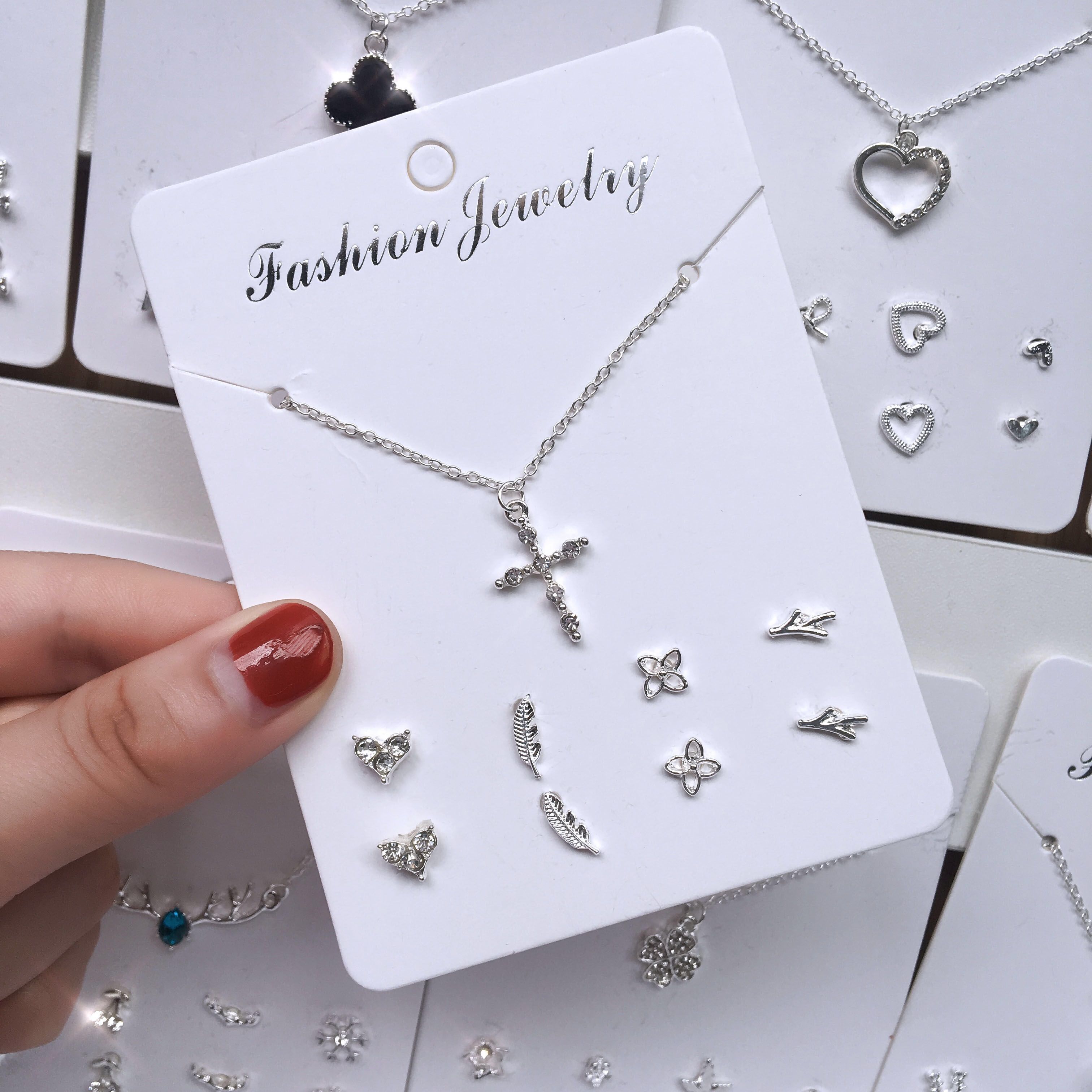 【Necklace and earrings combination】Internet celebrity female student Korean version clavicle chain simple personality earrings pendant combination set