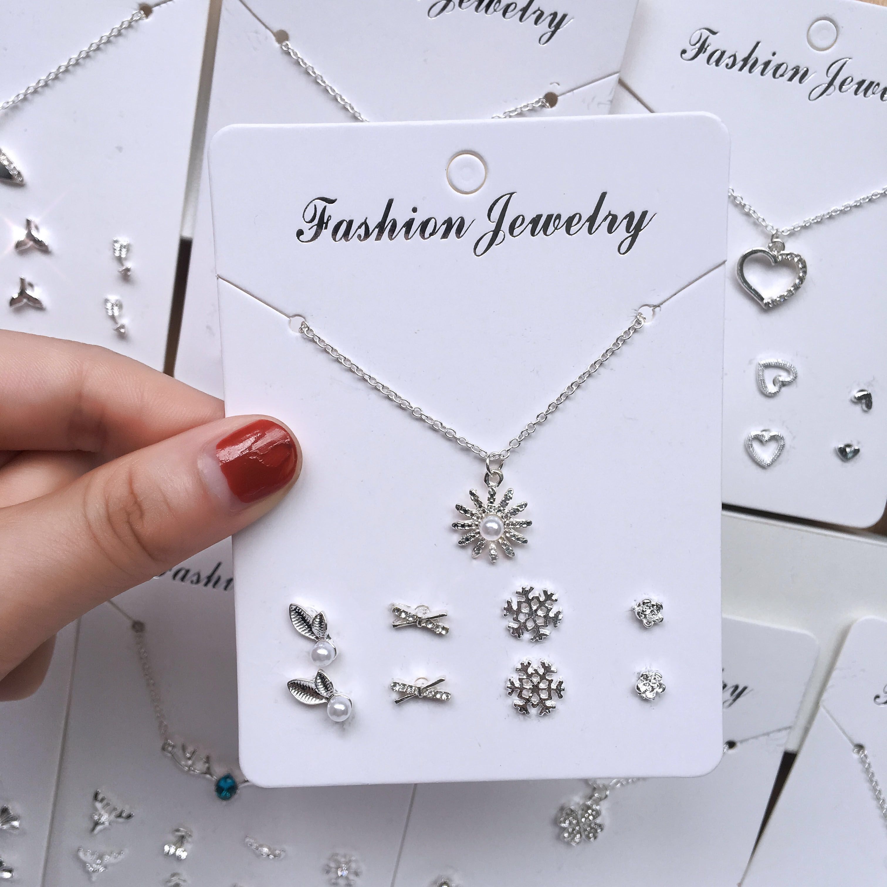 【Necklace and earrings combination】Internet celebrity female student Korean version clavicle chain simple personality earrings pendant combination set