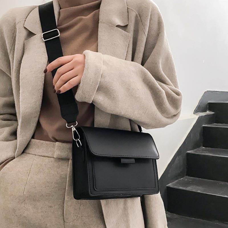 Chic bag women's new Korean version of leisure and versatile simple autumn and winter one shoulder Crossbody retro Hong Kong style small square bag