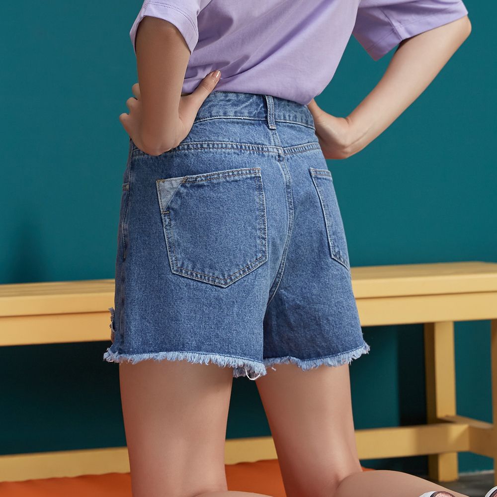 吊牌价￥139 女休闲中腰翻三角边合体牛仔短裤 254901