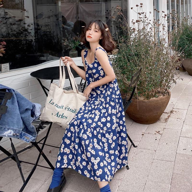 Summer dress 2021 new French sweet little Daisy floral dress femininity waist retro suspender skirt [delivery within 15 days]