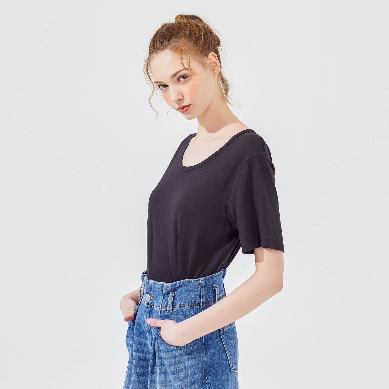 美特斯邦威女都市v领t恤