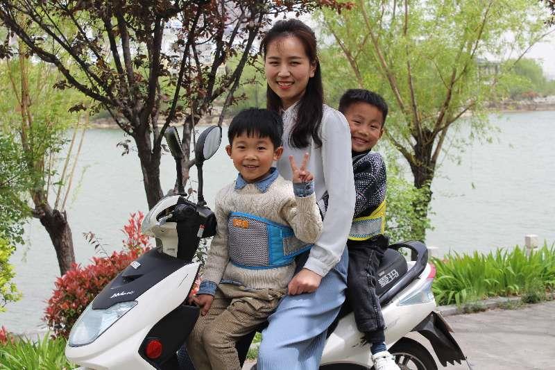 多功能宝宝夏季便携式电动摩托车儿童安全背带小孩婴儿防摔前固定G