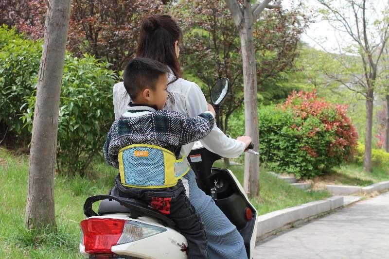 多功能宝宝夏季便携式电动摩托车儿童安全背带小孩婴儿防摔前固定G
