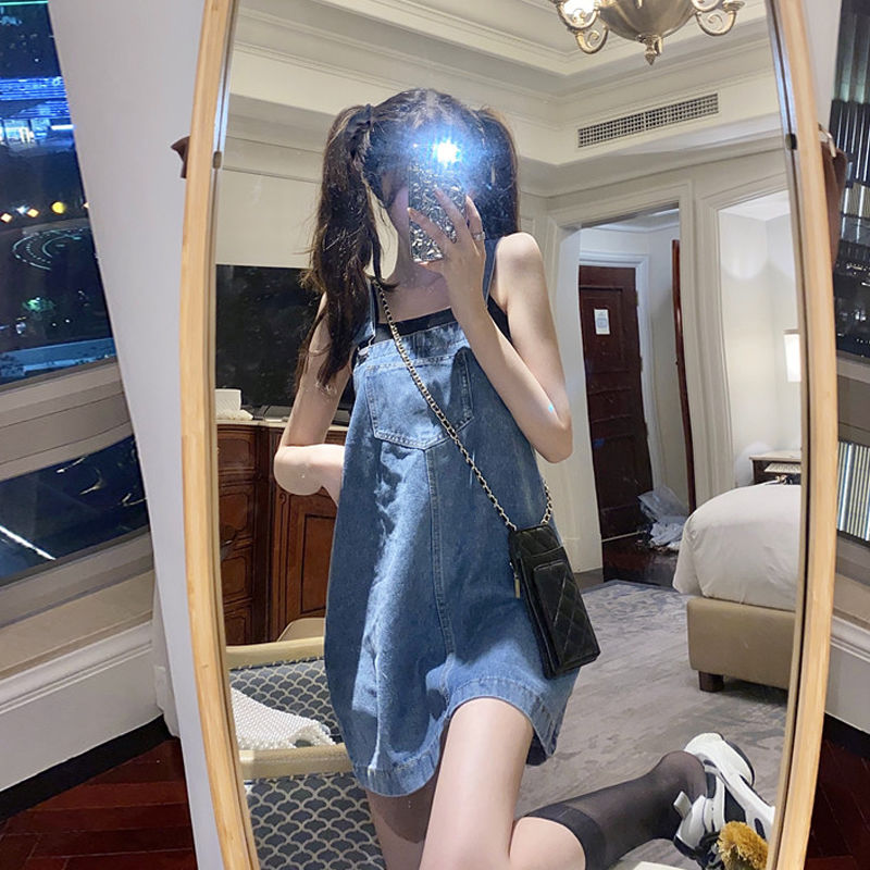 The cowboy brace skirt is summer 2020 Korean version loose skirt, the small person is thin, but the salt may be sweet.
