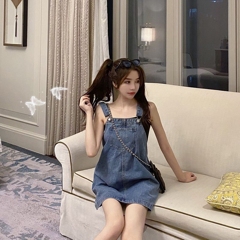 The cowboy brace skirt is summer 2020 Korean version loose skirt, the small person is thin, but the salt may be sweet.