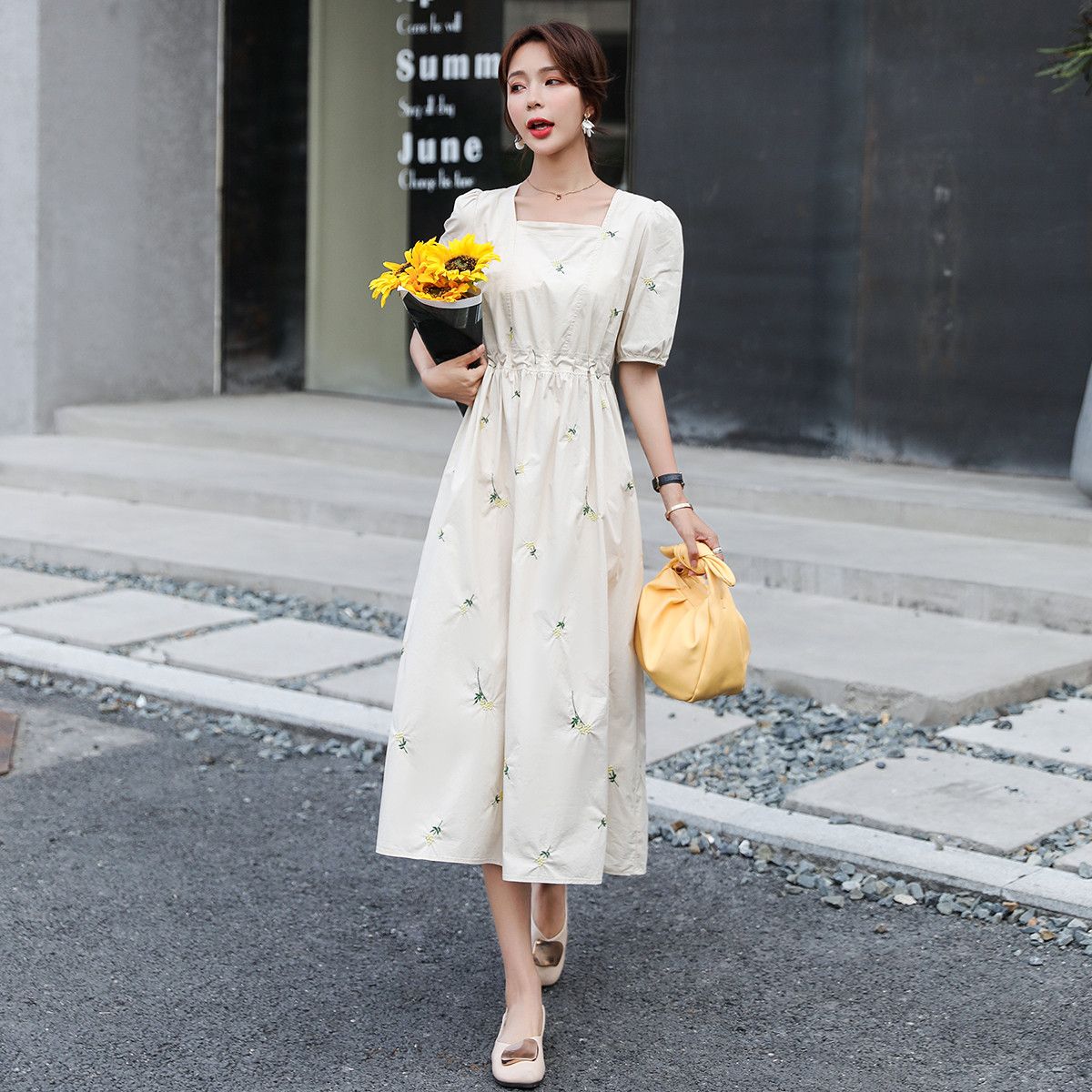 terre bleue纯棉连衣裙女夏2020新款高腰修身刺绣方领小个子裙子