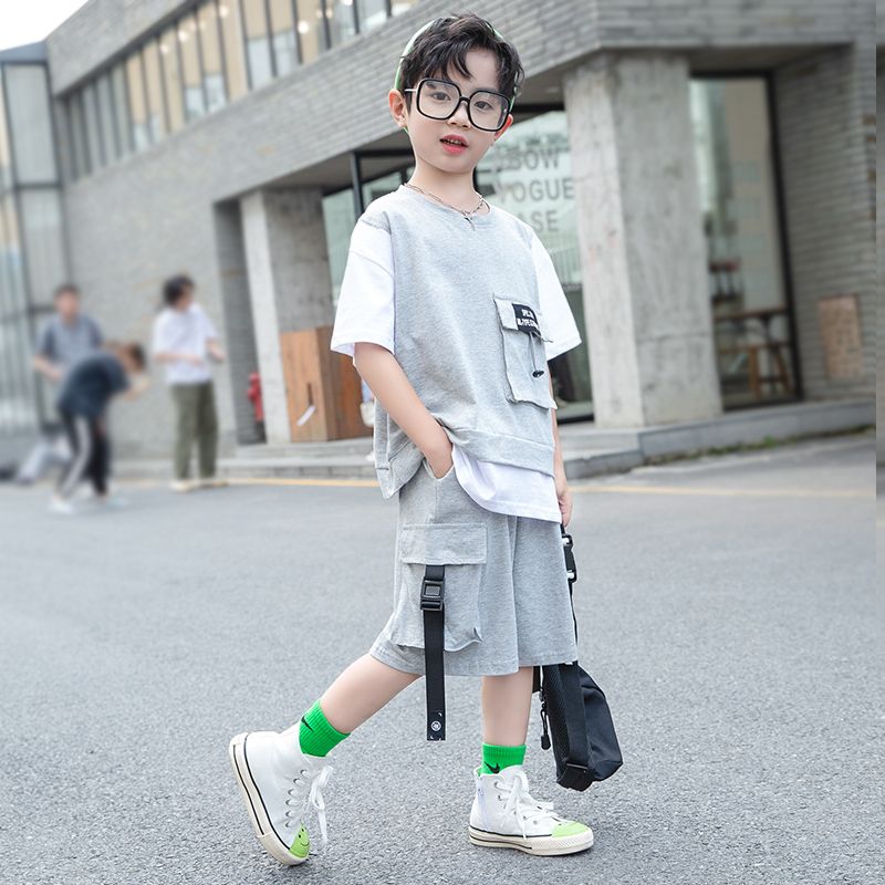 Children's summer wear new Zhongda boys' fake two piece Short Sleeve T 桖 + tooling five point short pants suit