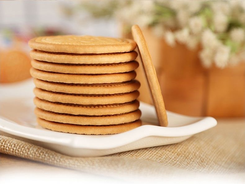 嘉士利早餐饼干1000g薄脆牛奶味盒装网红小圆饼417g零食整箱批发