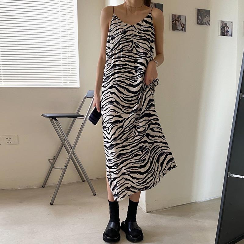 Retro Zebra Stripe suspender dress women's summer new Korean style V-neck slim over knee long skirt