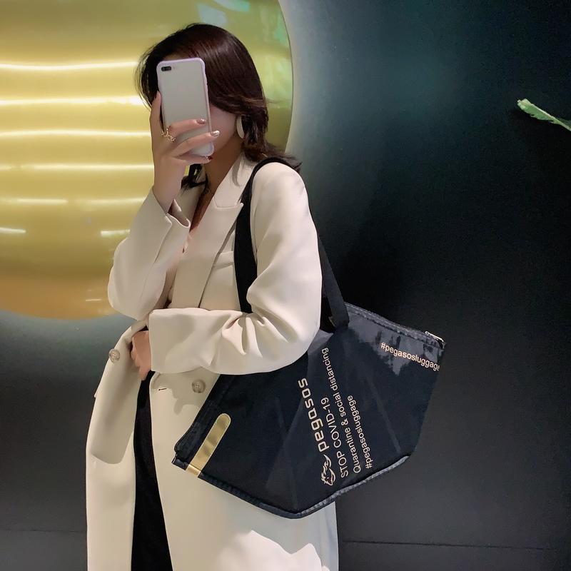 2022泰国新款小众设计创意口罩造型单肩包大容量时尚环保手提袋潮