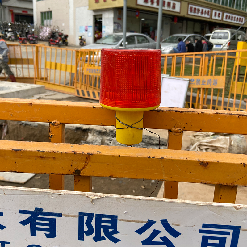 太阳能警示灯闪光灯安全警示闪烁灯交通爆闪灯道路施工闪爆灯夜间