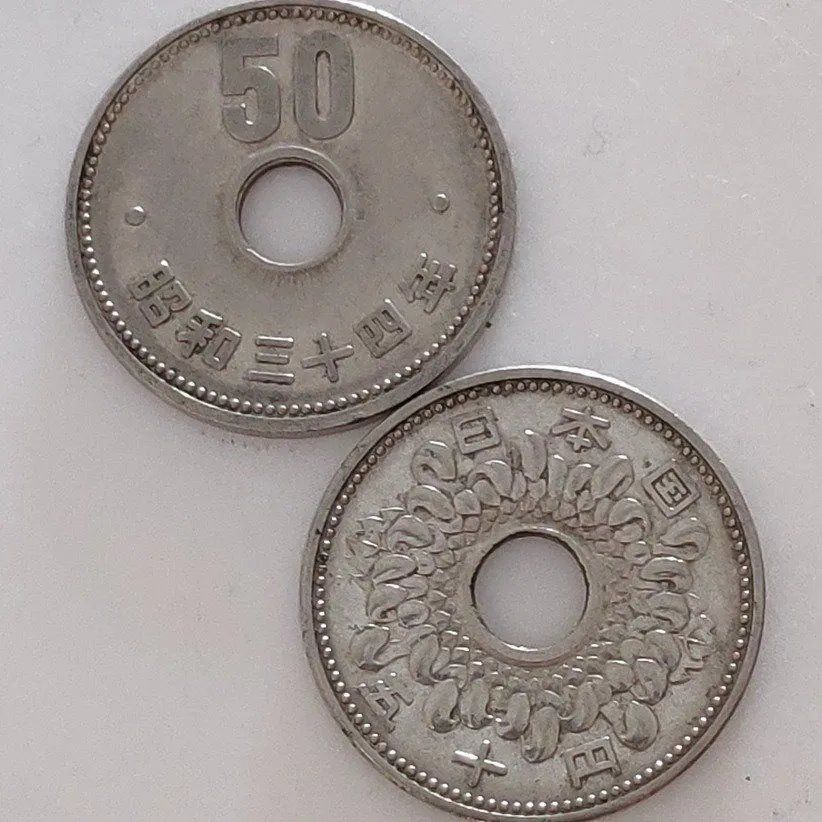 一枚 25mm 菊 昭和年1959-1966 日本 纪念币 硬币五十円 亚洲外币【3