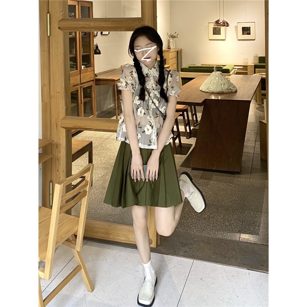 [Three-piece Suit] Summer Embroidery Printing Short-sleeved Sunscreen Shirt Women's Camisole High Waist Brown Green Pleated Skirt